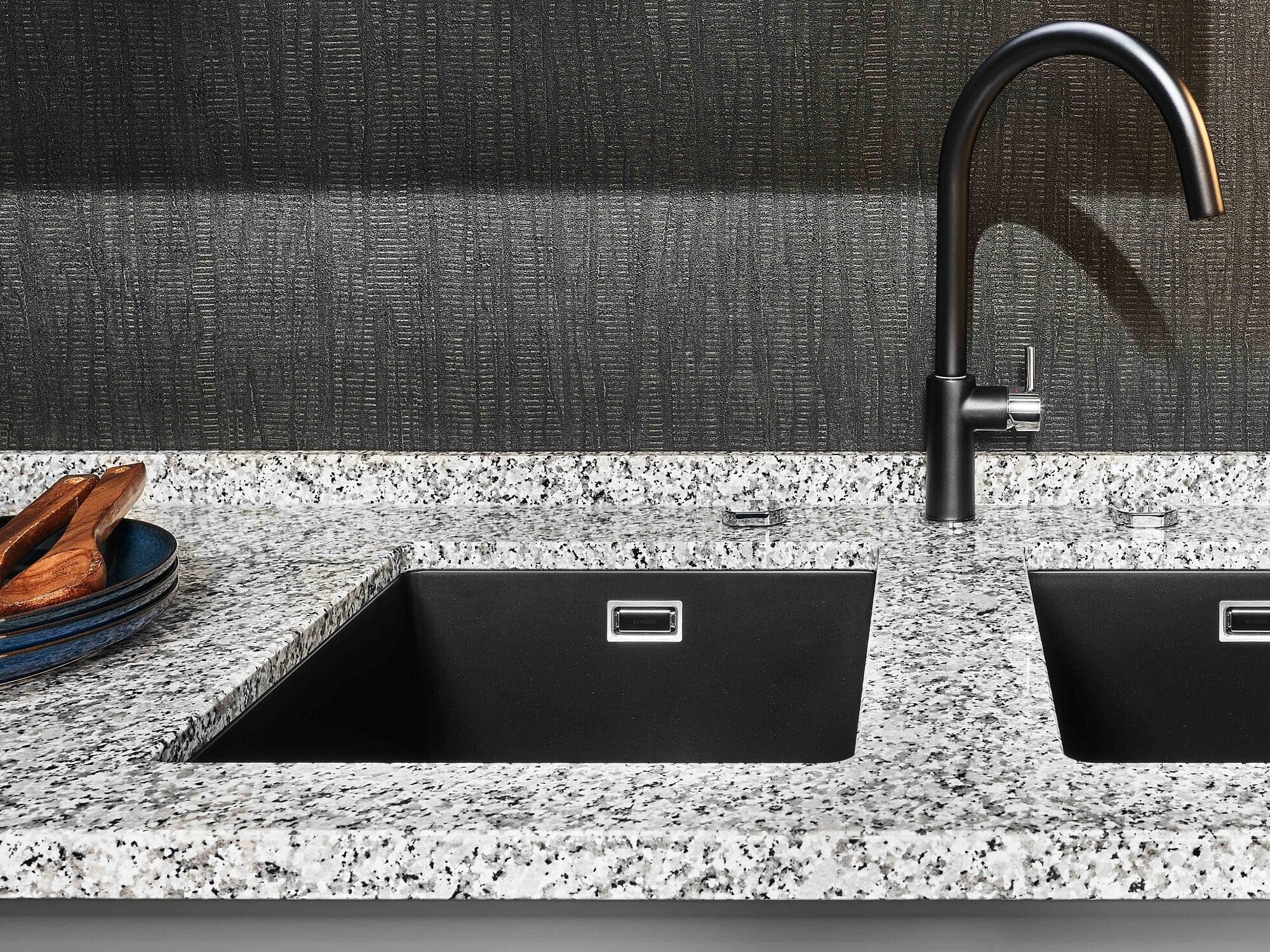 Küche mit Granit Arbeitsplatte von SteinArt Manufaktur