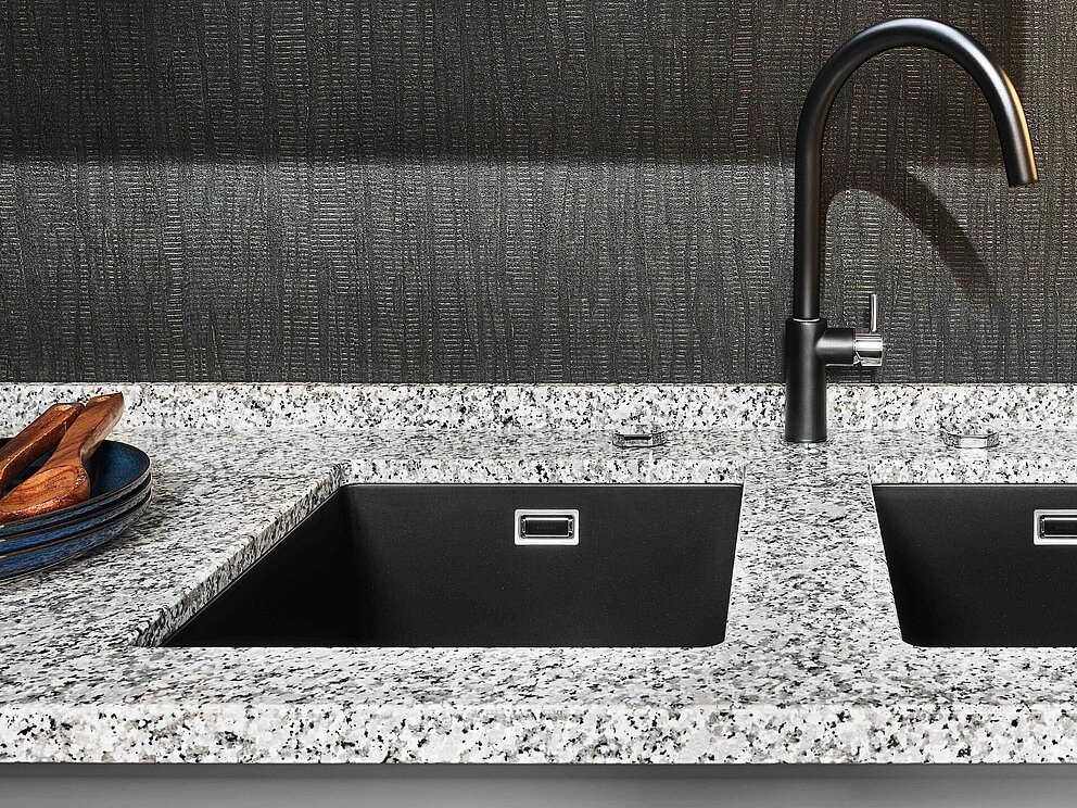 Küche mit Granit Arbeitsplatte von SteinArt Manufaktur