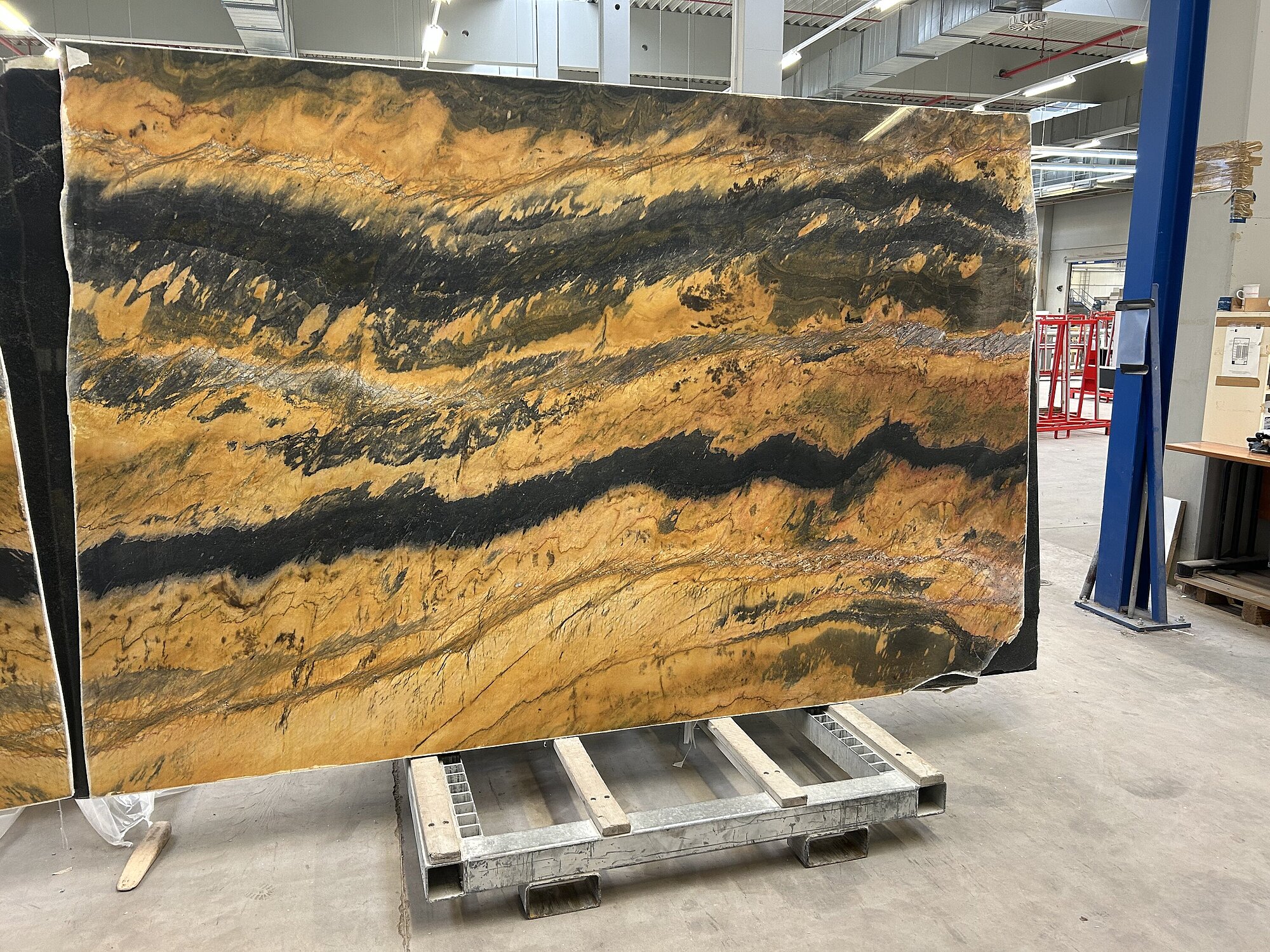 Naturstein Quarzite Miami Gold von Steinart Manufaktur